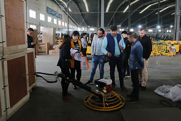 Warmly Welcomes UAE Merchants To Visit Shandong Tiandun For Purchase Pavement Equipment