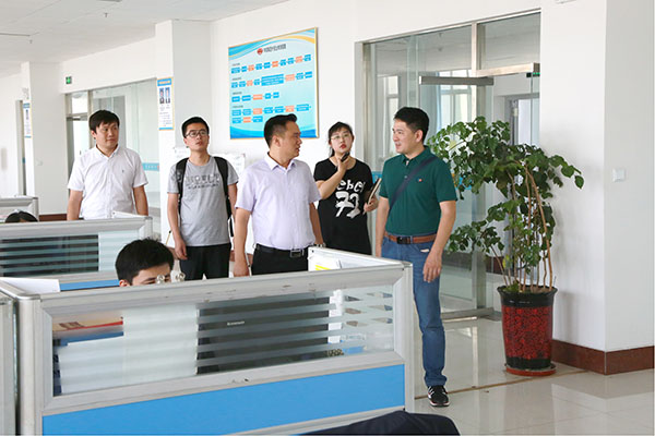 Warmly Welcome China National Heavy Duty Truck Group Leaders To Visit Shandong Tiandun