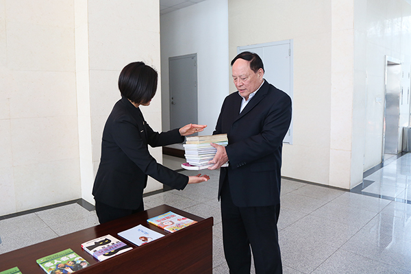 Shandong Tiandun Hold A Donation Book Ceremony To Yingjisha County School