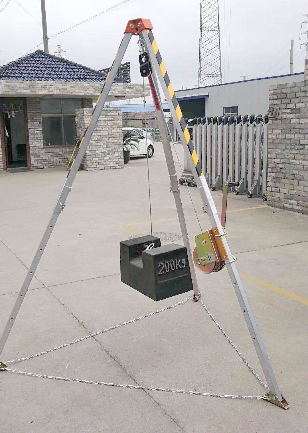 How to quickly put away a rescue tripod?
