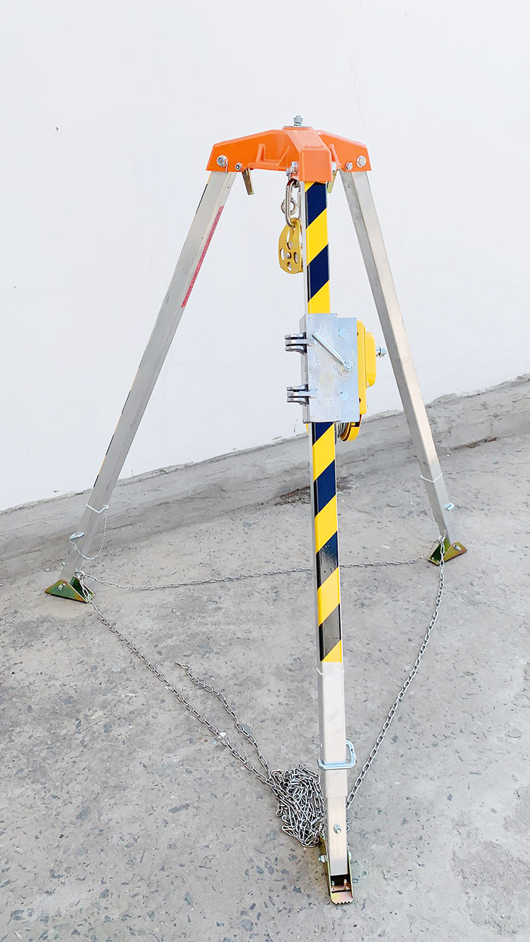Structural characteristics of rescue tripod